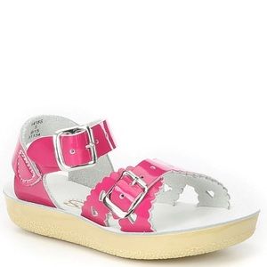 Salt water shiny fuchsia sweetheart sandals